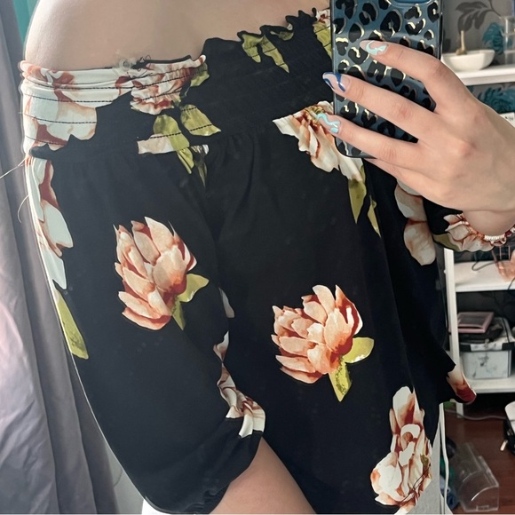 Off the shoulder floral top - Picture 2 of 3